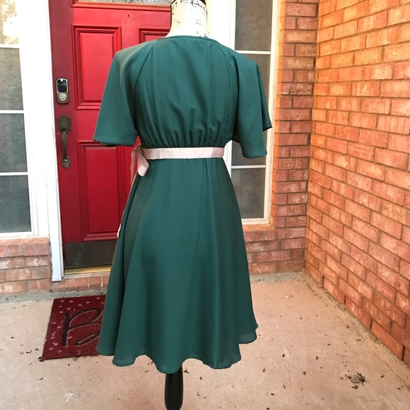 Dark Green crossover dress with light pink ribbon. - Picture 4 of 5